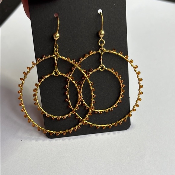 Jewelry - 🎉4/30$🎉 Gold Hoop Earrings